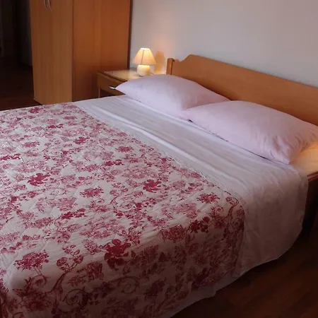 Konukevi Lina 3*